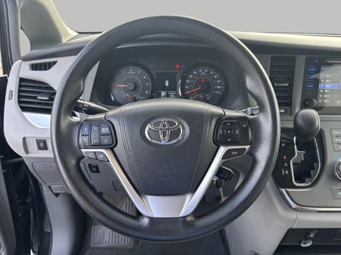 Used 2015 Toyota Sienna LE image 15