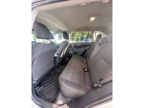 Used 2022 Toyota RAV4 LE image 14