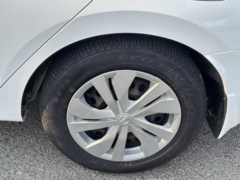 Used 2021 Nissan Versa S image 3