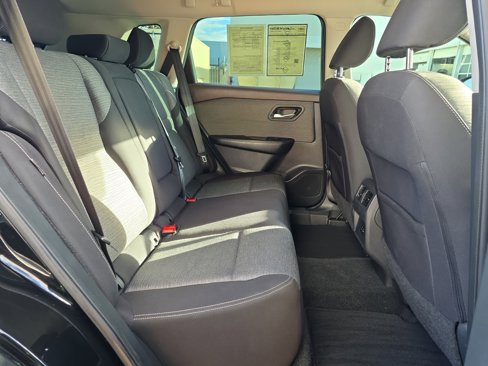 Used 2022 Nissan Rogue SV image 31