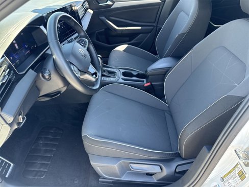 Certified 2025 Volkswagen Jetta Sport image 16