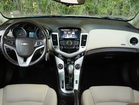 Used 2015 Chevrolet Cruze LT image 17