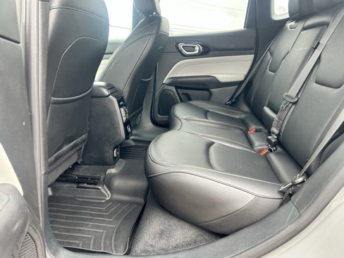 Used 2024 Jeep Compass Limited image 16