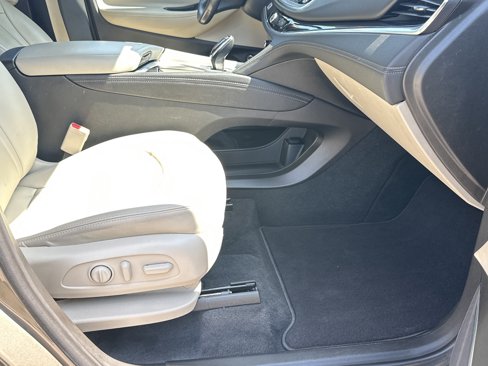 Used 2020 Buick Enclave Essence w/ LPO, Luxury Package image 13