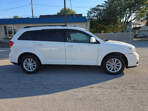 Used 2014 Dodge Journey SXT w/ Flexible Seating Group image 2
