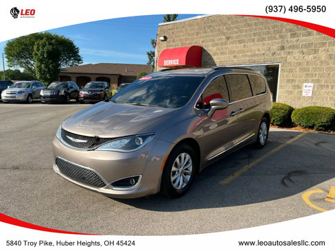 Used 2017 Chrysler Pacifica Touring-L image 1