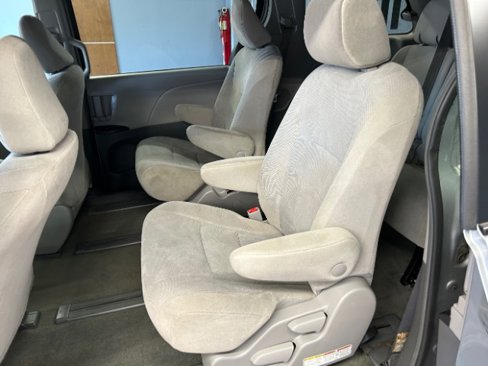 Used 2019 Toyota Sienna L image 13