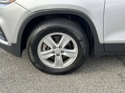 Used 2019 Chevrolet Trax LT w/ Driver Confidence Package image 8
