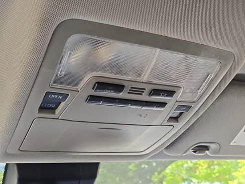 Used 2018 Toyota Highlander XLE image 29