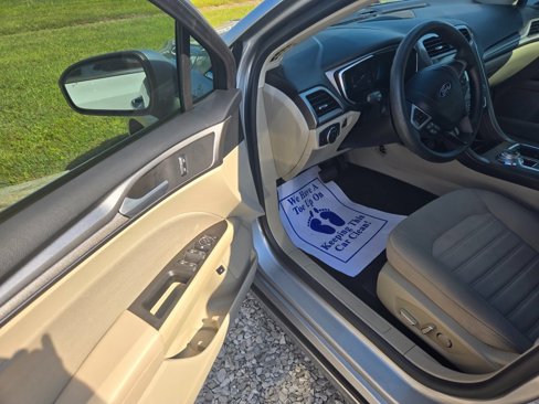 Used 2020 Ford Fusion SE image 5
