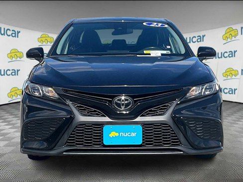 Used 2023 Toyota Camry SE image 2