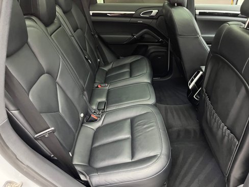 Used 2015 Porsche Cayenne S image 37