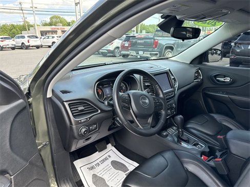 Used 2021 Jeep Cherokee Trailhawk image 10