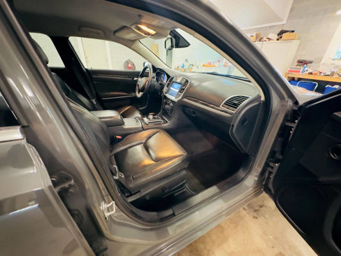 Used 2018 Chrysler 300 Touring L image 14