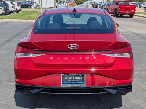 Used 2022 Hyundai Elantra SEL w/ Convenience + Premium Package image 4