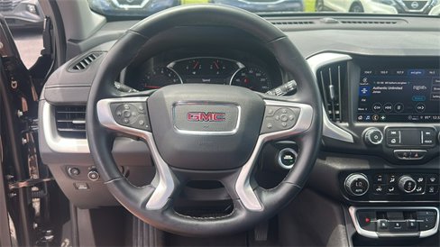 Used 2024 GMC Terrain SLT image 15