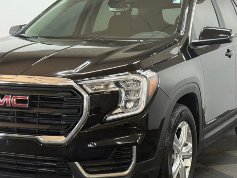Used 2023 GMC Terrain SLE w/ Driver Convenience Package image 5