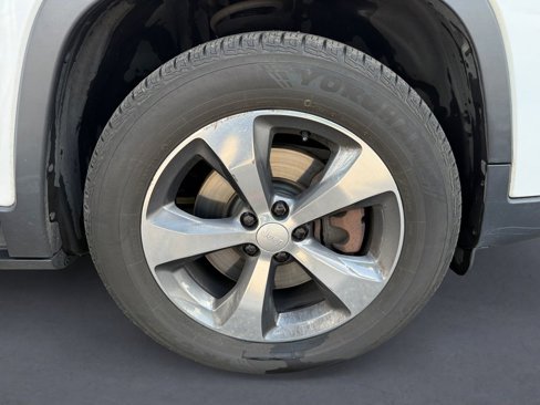 Used 2019 Jeep Cherokee Limited w/ Technology Group image 14