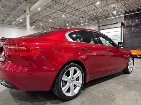 Used 2018 Jaguar XE Premium image 35