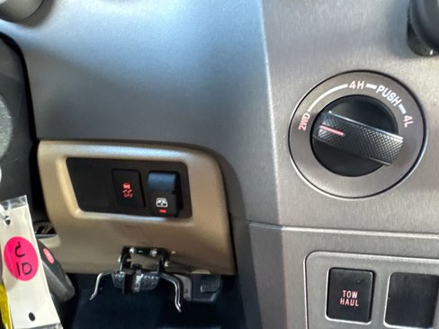 Used 2012 Toyota Tundra 4x4 CrewMax image 28