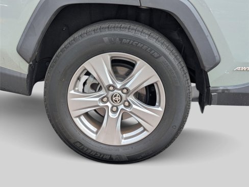 Used 2022 Toyota RAV4 XLE image 10