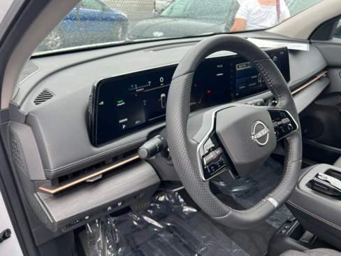 Used 2024 Nissan Ariya FWD image 11