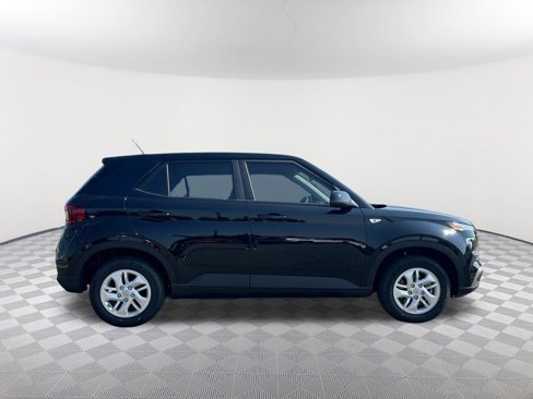 New 2025 Hyundai Venue SE image 4