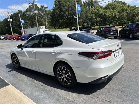 Used 2022 Toyota Camry XLE image 4