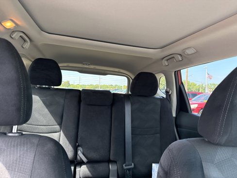 Used 2016 Nissan Rogue SV w/ SV Premium Package image 10