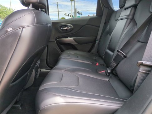 Used 2019 Jeep Cherokee Limited image 14