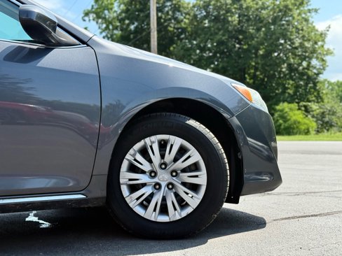 Used 2012 Toyota Camry L image 37