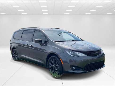 Used 2018 Chrysler Pacifica Touring Plus w/ S Appearance Package image 1