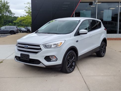 Used 2017 Ford Escape SE w/ SE Cold Weather Package image 1