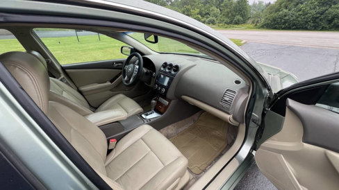 Used 2008 Nissan Altima 3.5 SE w/ Technology Pkg image 25