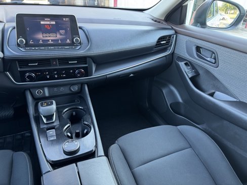 Used 2023 Nissan Rogue S image 12