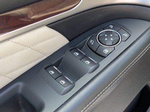 Used 2018 Ford Explorer Platinum image 13