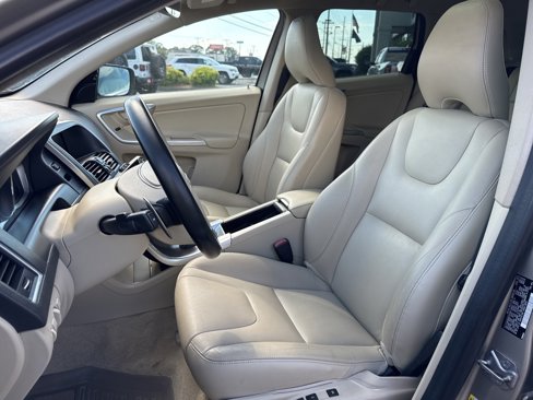 Used 2015 Volvo XC60 T6 w/ Protection Package image 29