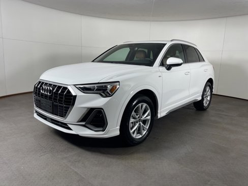 Used 2022 Audi Q3 2.0T Premium Plus w/ Premium Plus Package image 3