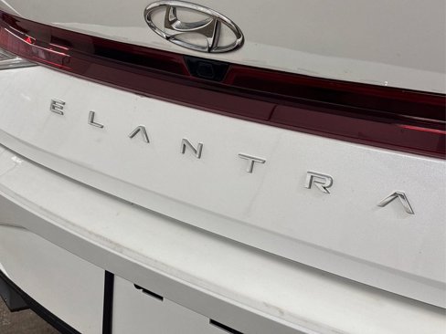 Used 2023 Hyundai Elantra SEL image 14