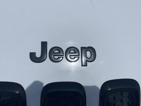 Used 2017 Jeep Cherokee Altitude image 6