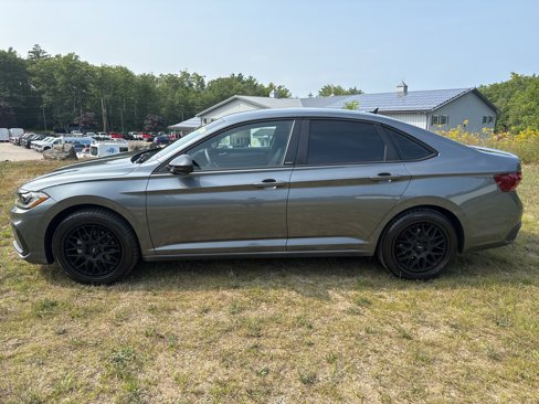 Used 2025 Volkswagen Jetta Sport image 4
