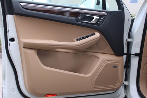 Certified 2024 Porsche Macan image 17