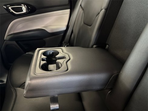 Used 2022 Jeep Compass Limited image 19