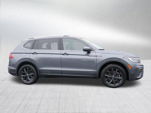 Used 2024 Volkswagen Tiguan SE image 2