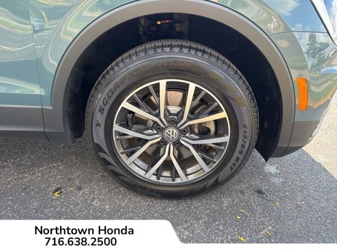 Used 2020 Volkswagen Tiguan SE w/ Panoramic Sunroof Package image 14