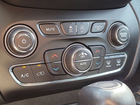 Used 2022 Jeep Cherokee Latitude Lux image 24