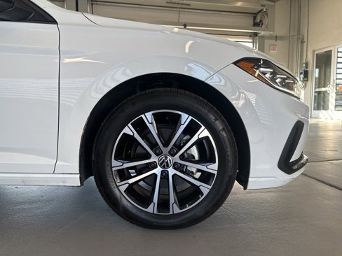 Certified 2025 Volkswagen Jetta Sport image 7