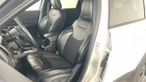 Used 2019 Jeep Cherokee Latitude Plus image 2