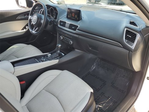 Used 2017 MAZDA MAZDA3 Grand Touring image 14
