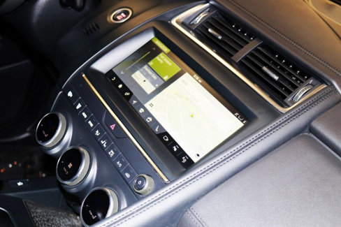 Used 2020 Jaguar E-PACE SE image 43